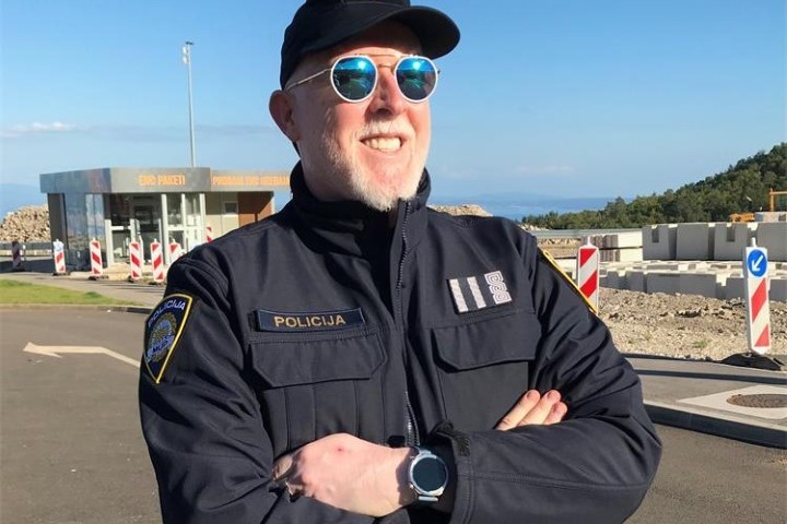 Oprez vozači! Battifiaca u ulozi policijskog službenika sudjeluje u kampanji Radio patrole na istarskim prometnicama